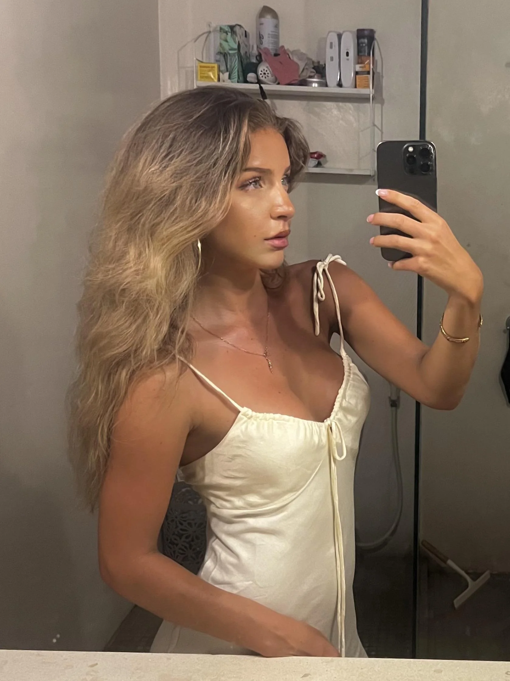 Felt sexy in this sun dress 😇🫶🏼 picture 1 of 1