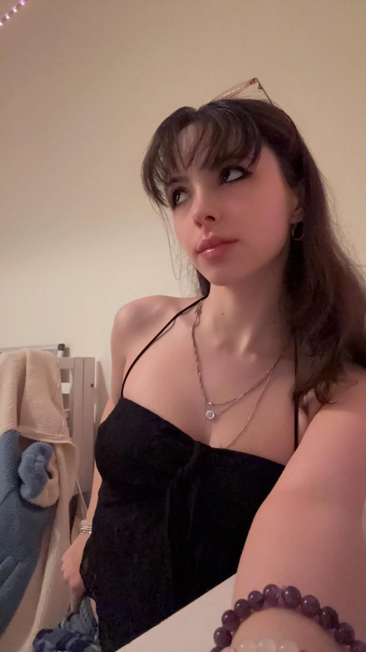 Am I hot in black? F19 picture 1 of 1
