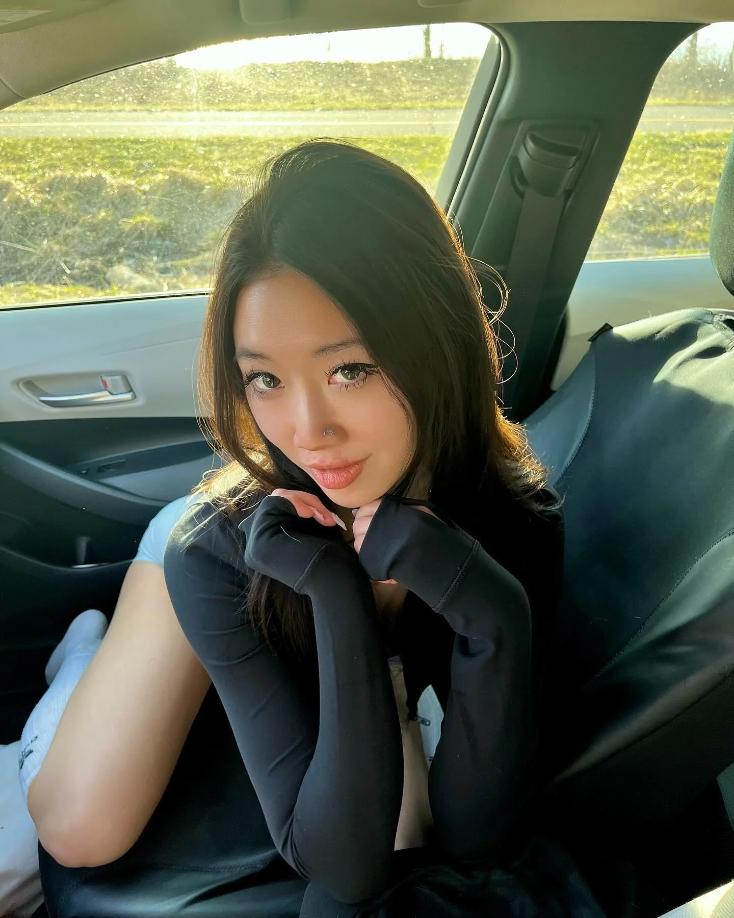 am i hot enough to be your gf? f23 picture 1 of 1