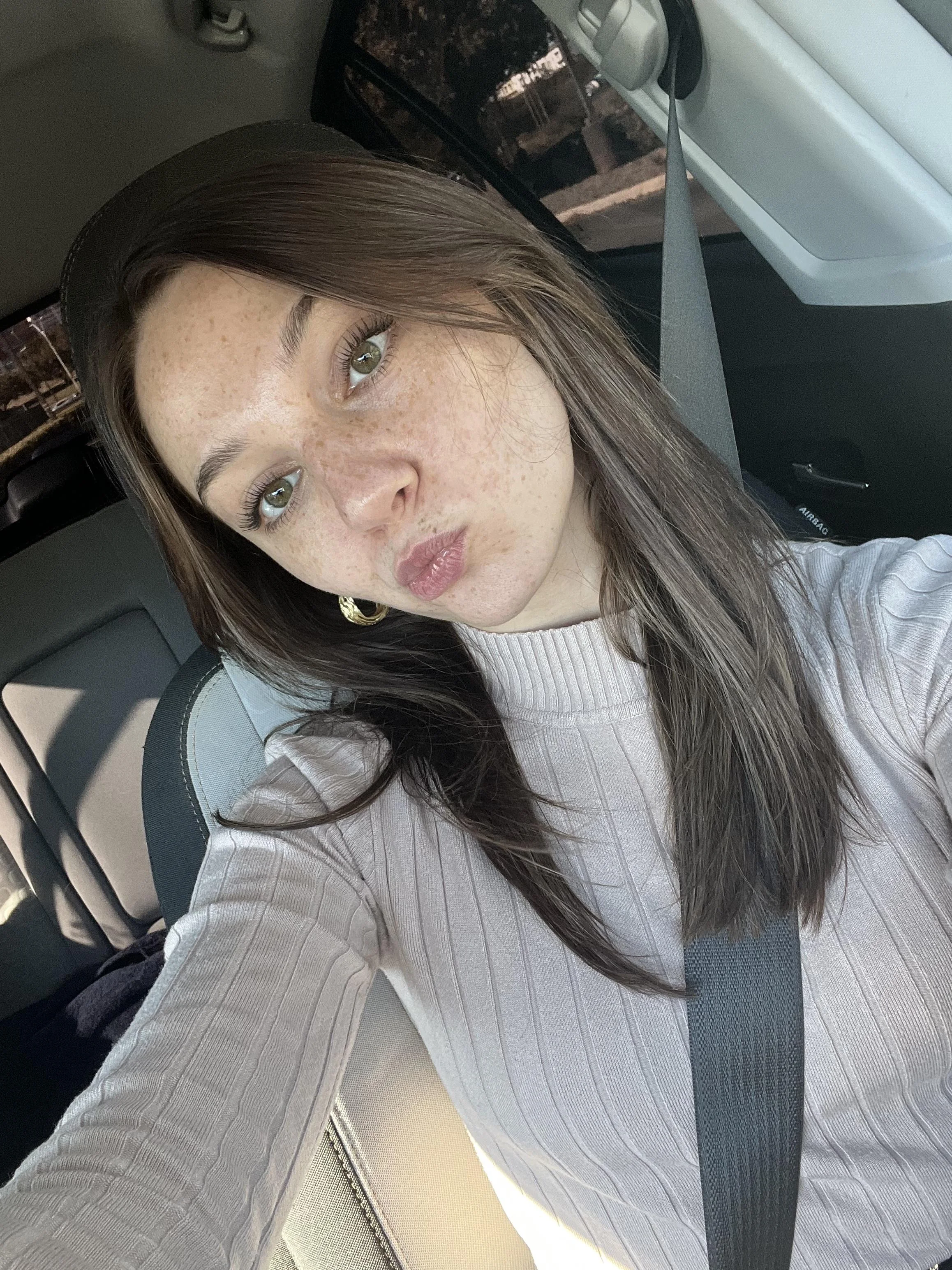 F25 am I hot or just average? picture 1 of 1