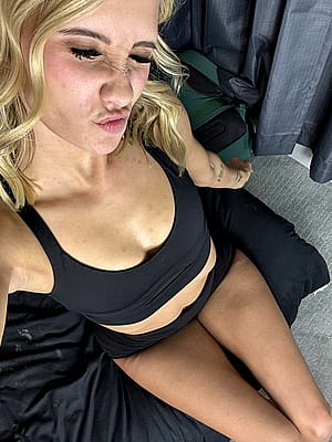 If you eat me out, I'll let you hit it for hours'