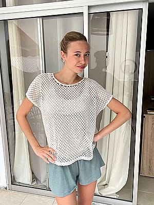 Just a down-to-earth College Girl Next Door, balancing books and laughter! would ypu say Hi if we bump into each other?'