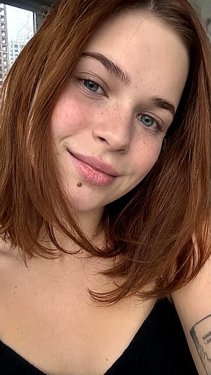 Sleepy face and bright morning light! Good start to the day?'