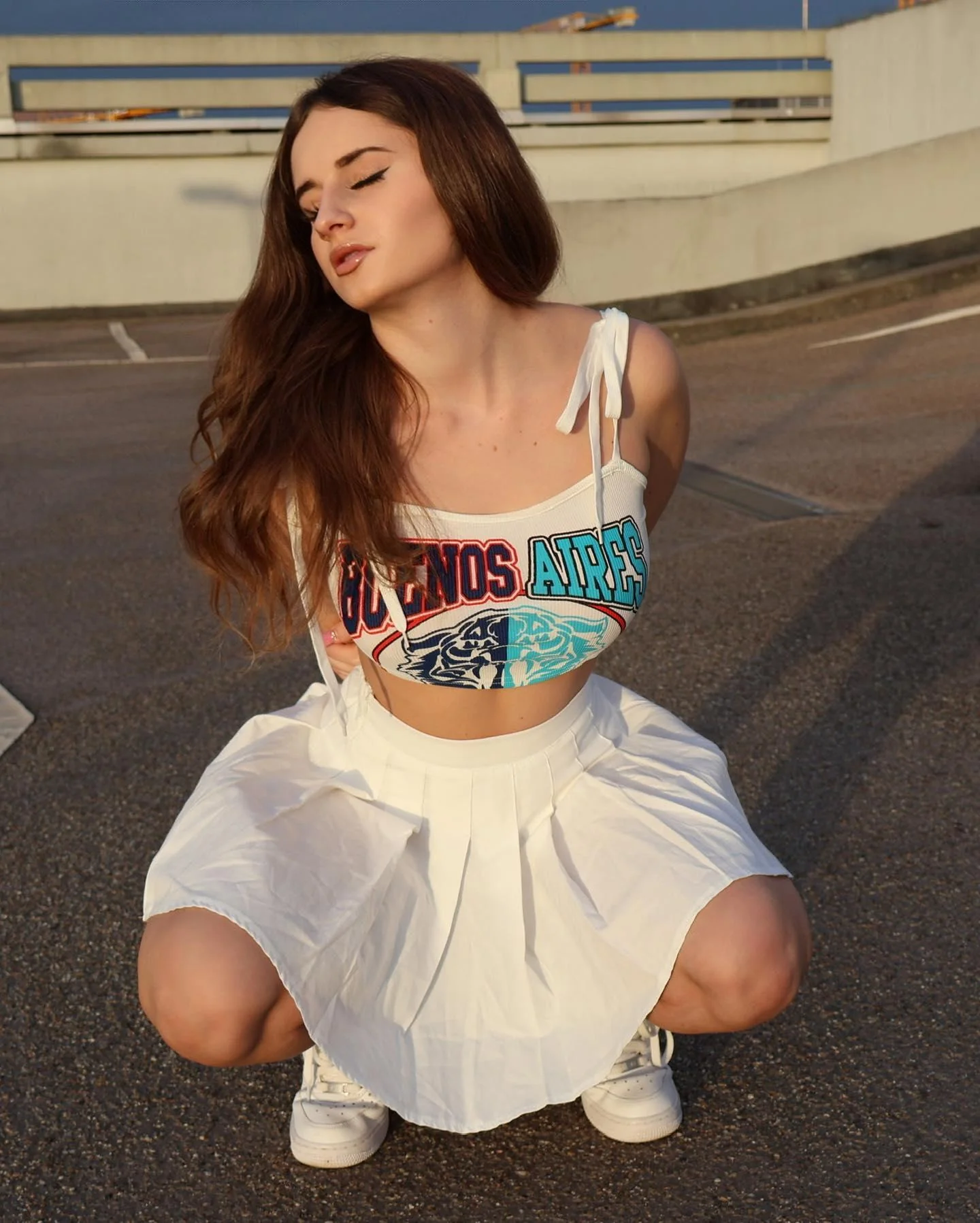 How does white look on me? I'm kind of loving it picture 1 of 1