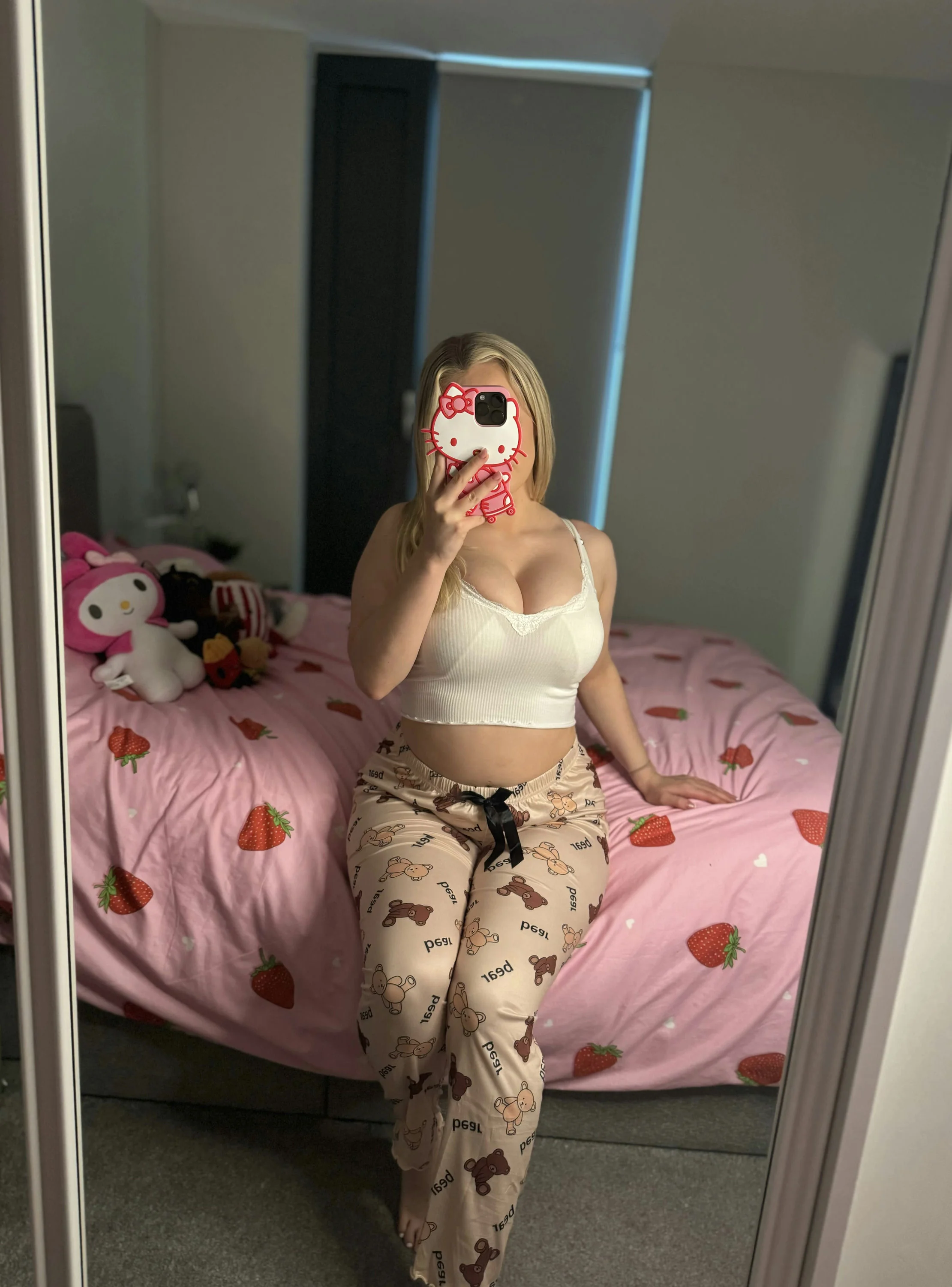 Am I your fave college teen? picture 1 of 1