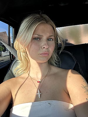 All dolled up but I'm too hot, the sun i mean x'
