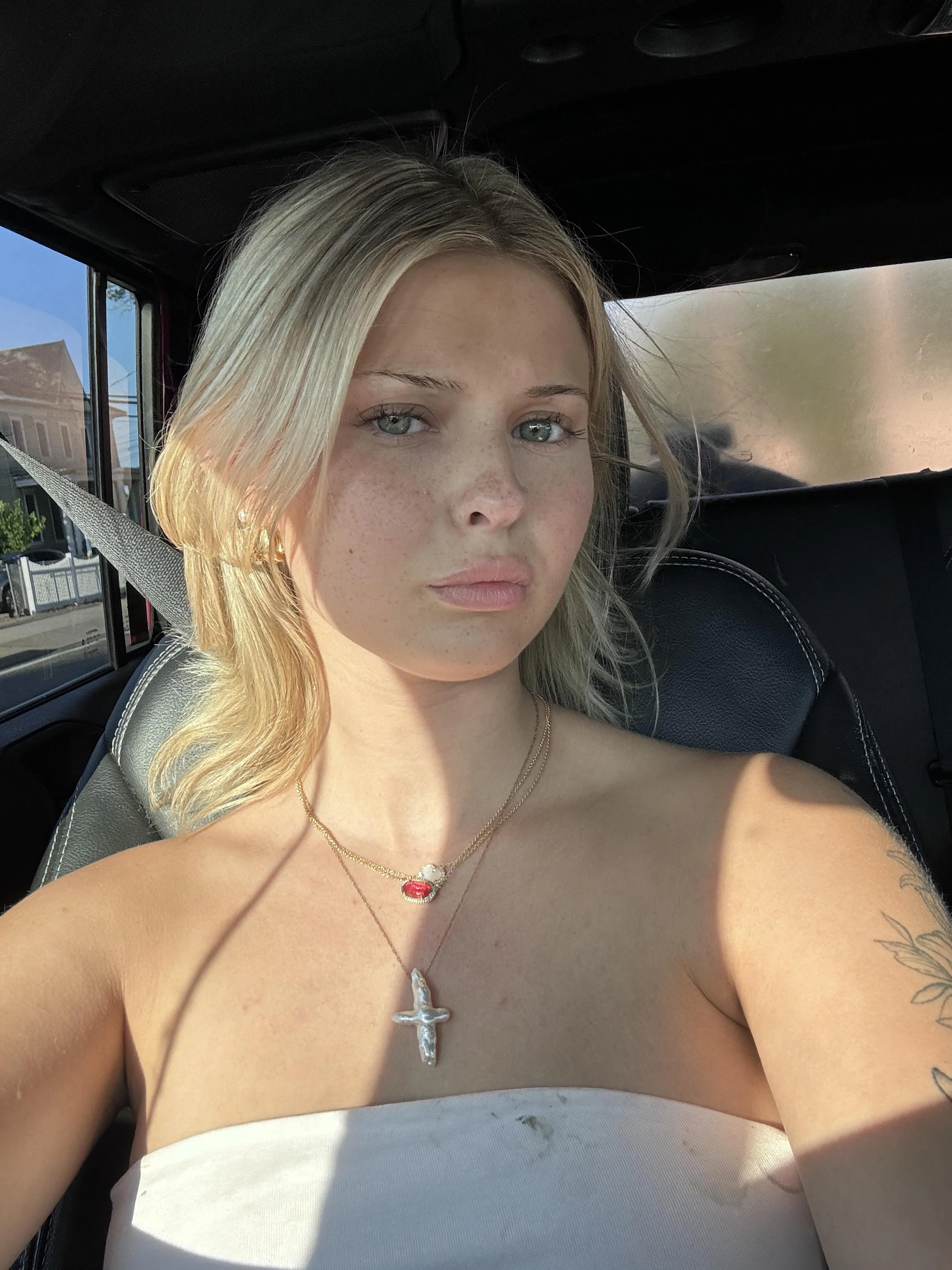All dolled up but I'm too hot, the sun i mean x picture 1 of 1