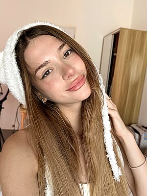 Grandma said don't wear a hat, but I'm cuter in one.'