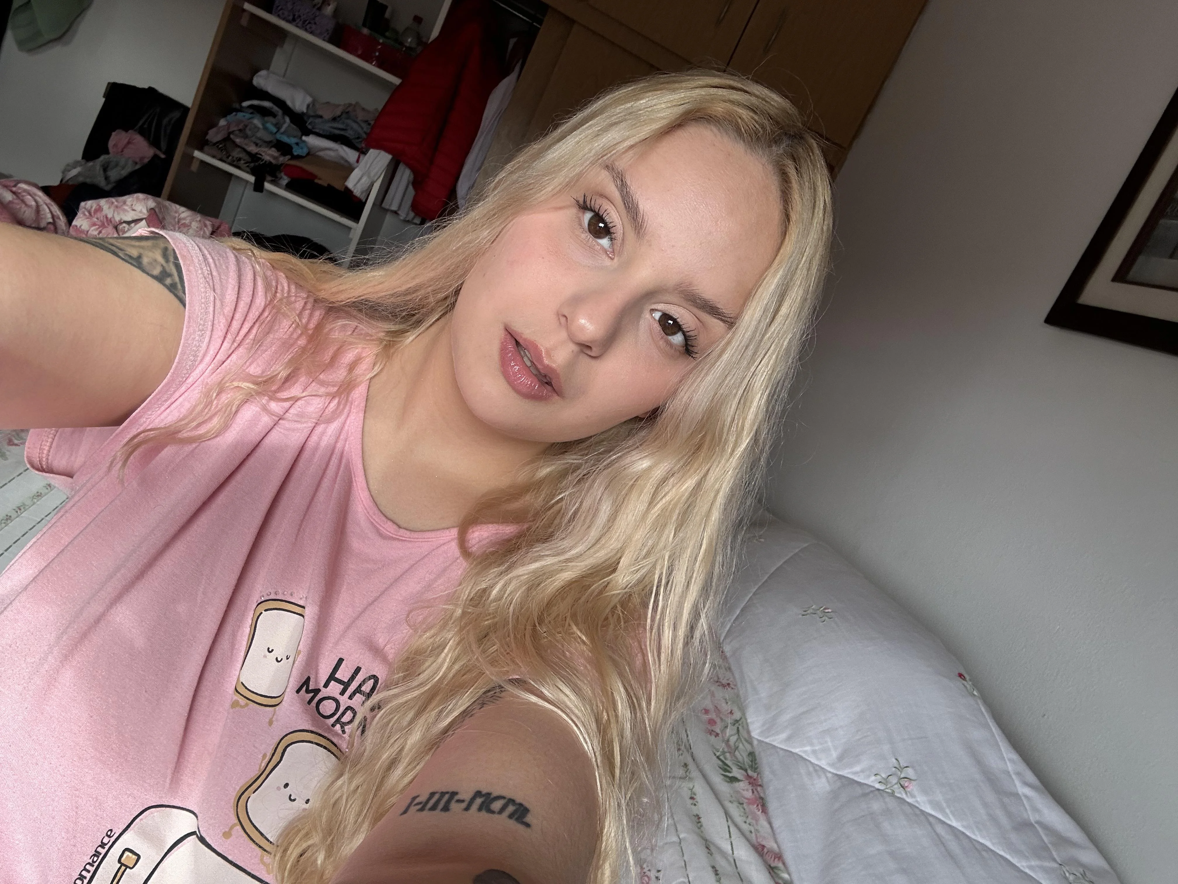 When you saw me what were your eyes drawn to? F19 picture 1 of 1