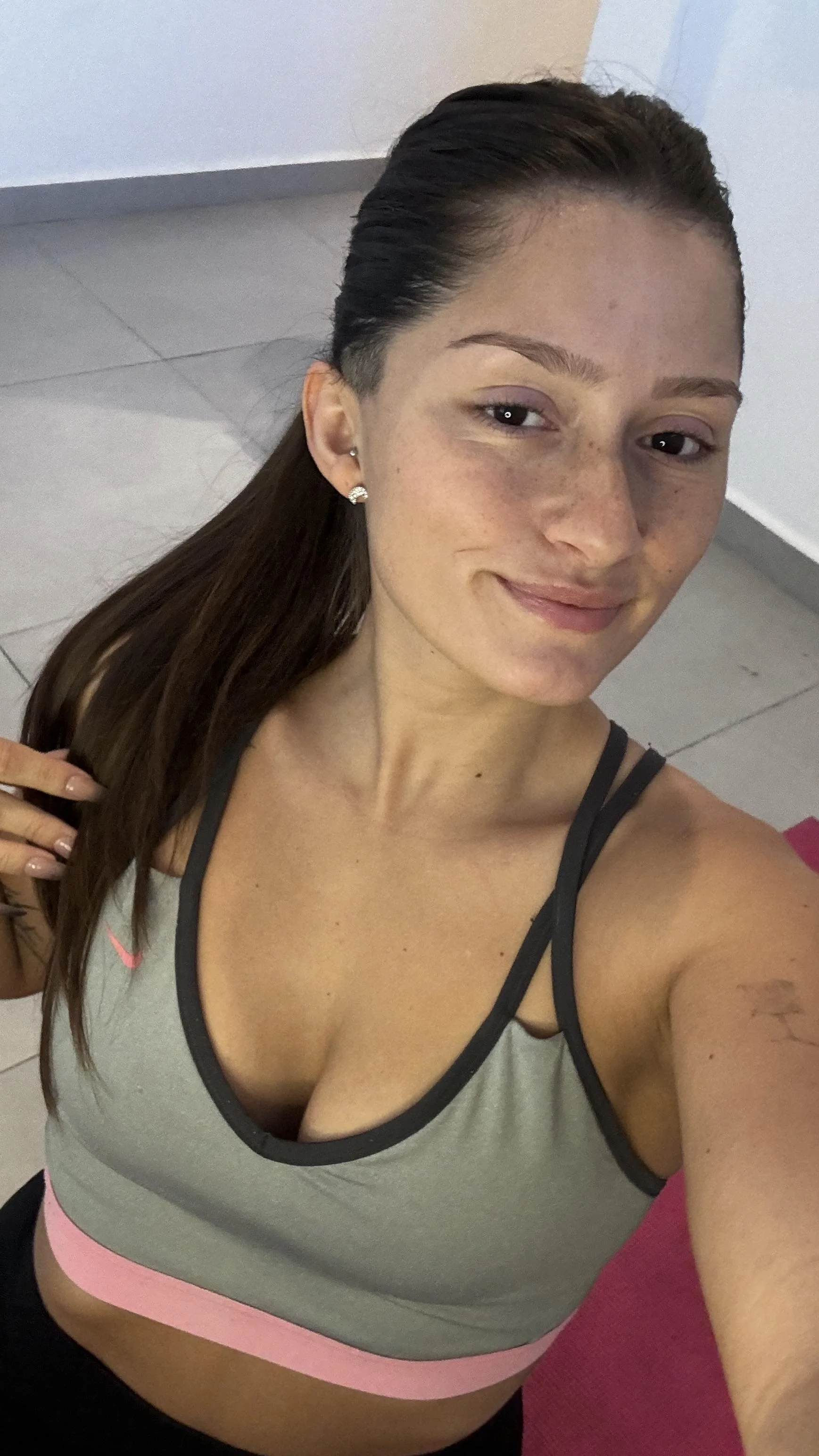 trying to look hot even when I'm working out picture 1 of 1
