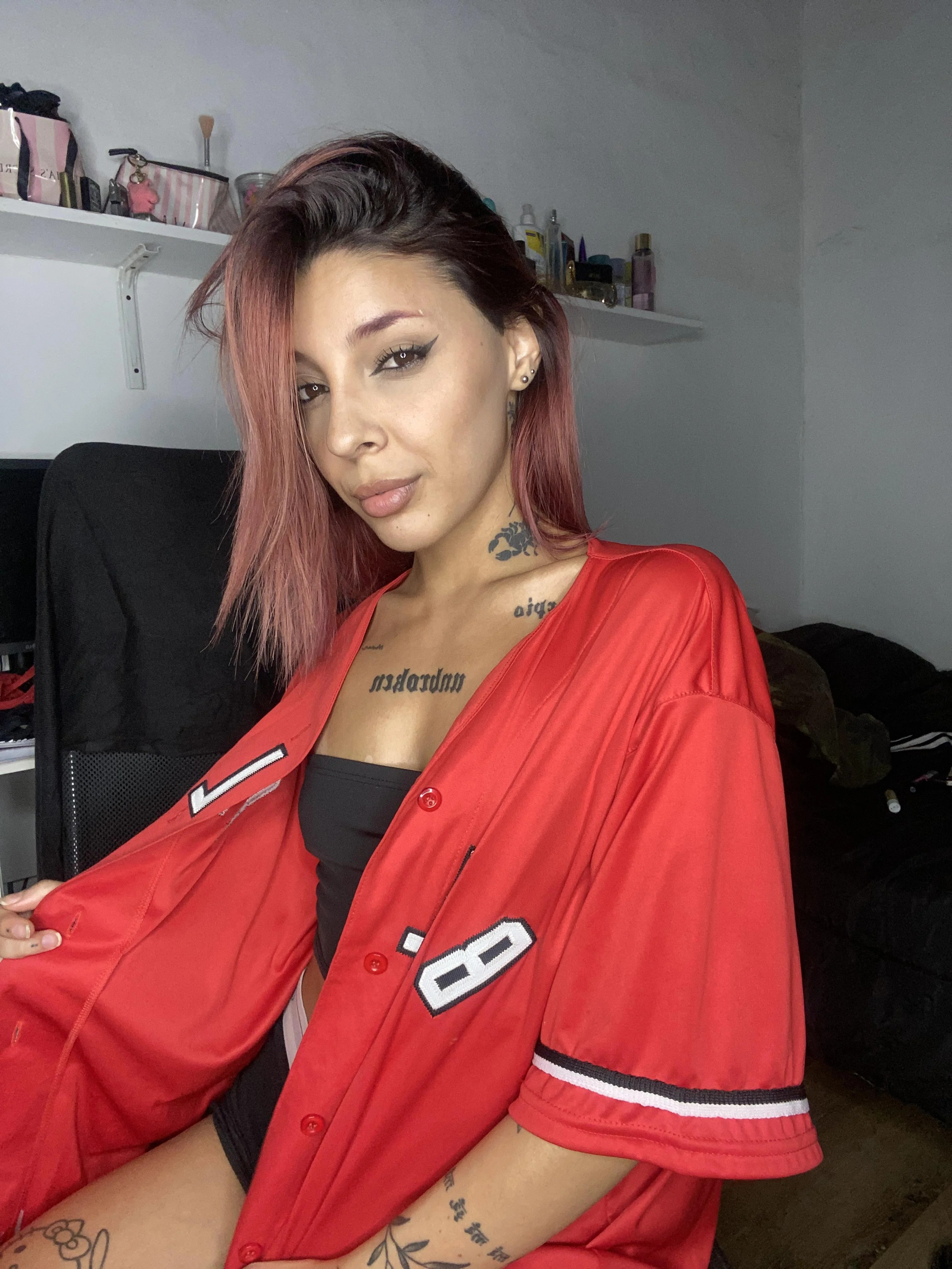 I think red suits me picture 1 of 1