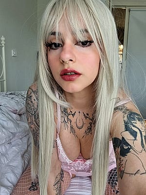 am I hot as a blonde? f22'