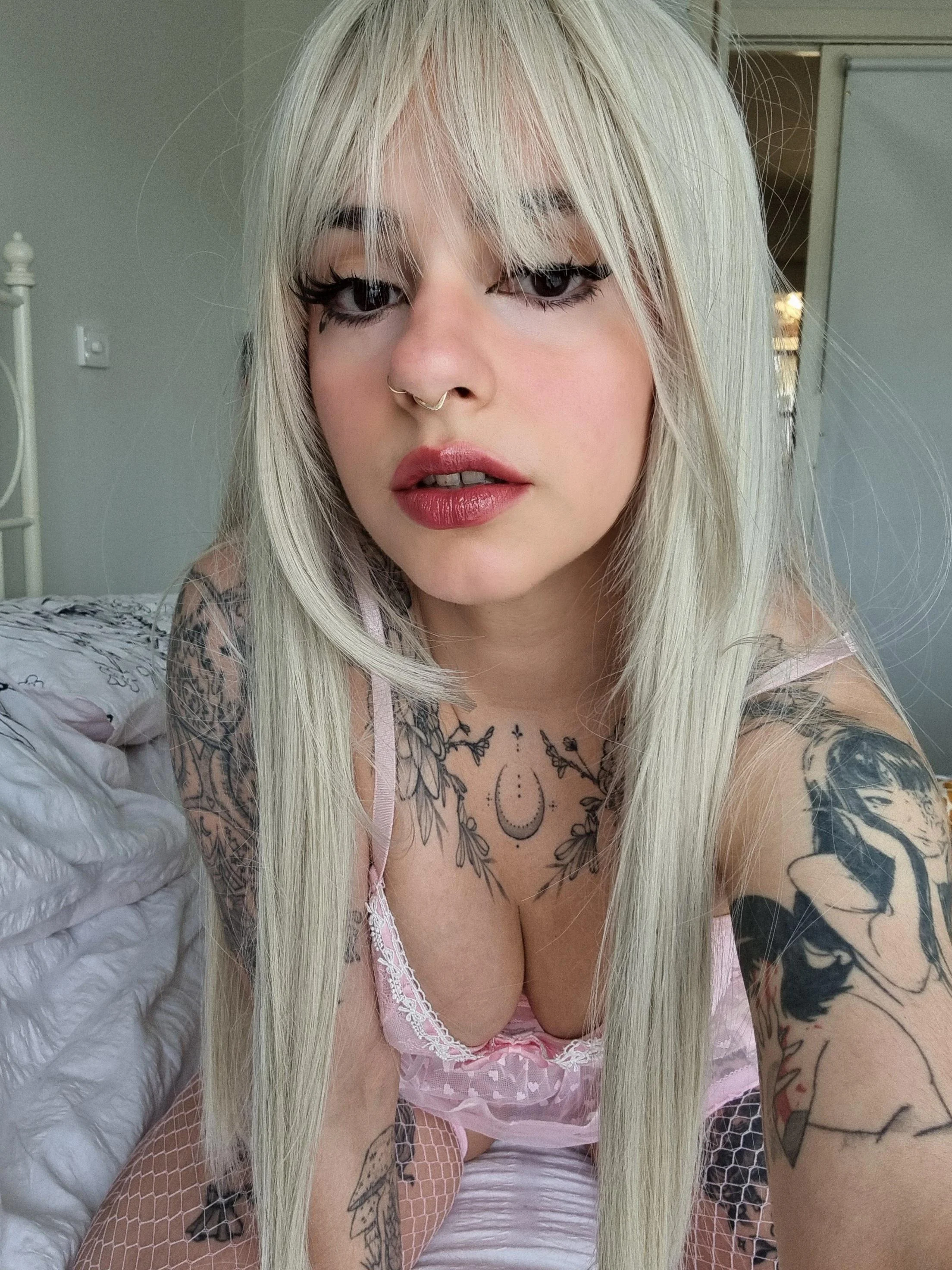 am I hot as a blonde? f22 picture 1 of 1
