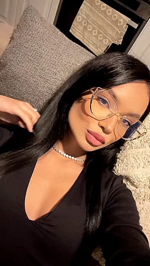 Do my glasses suit me?'