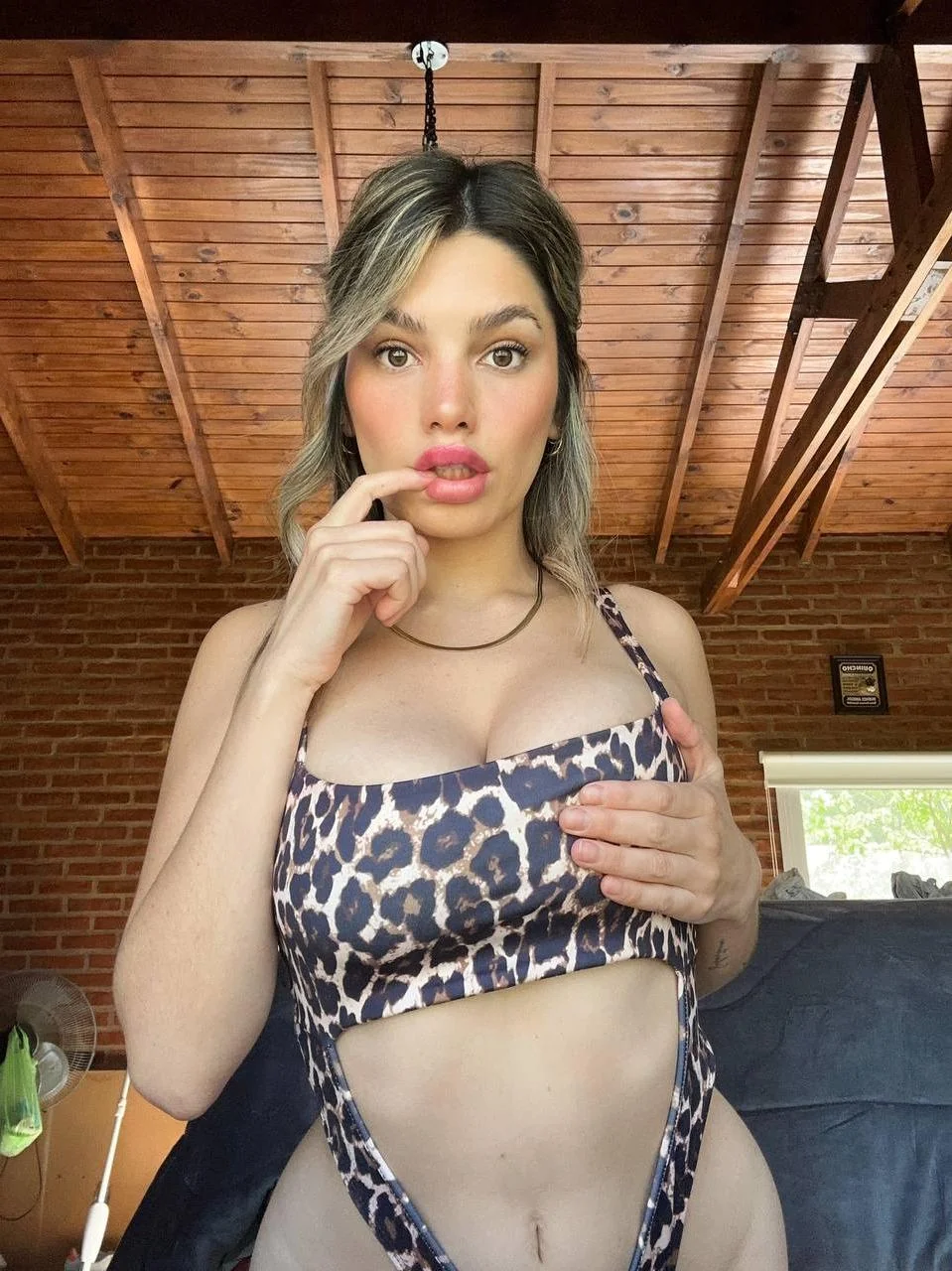 am i hot for you? F19 picture 1 of 1