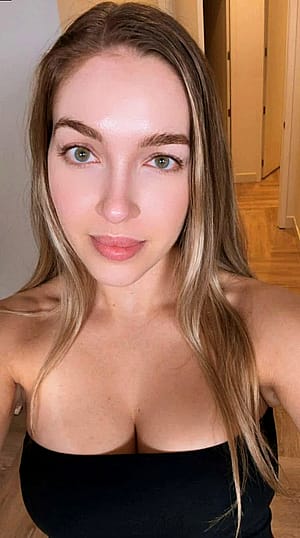 Am I catching your attention by my pretty eyes?'