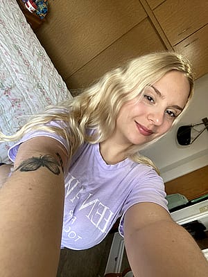 Just turned 19 and workin on lookin pretty.. how am I doin?'
