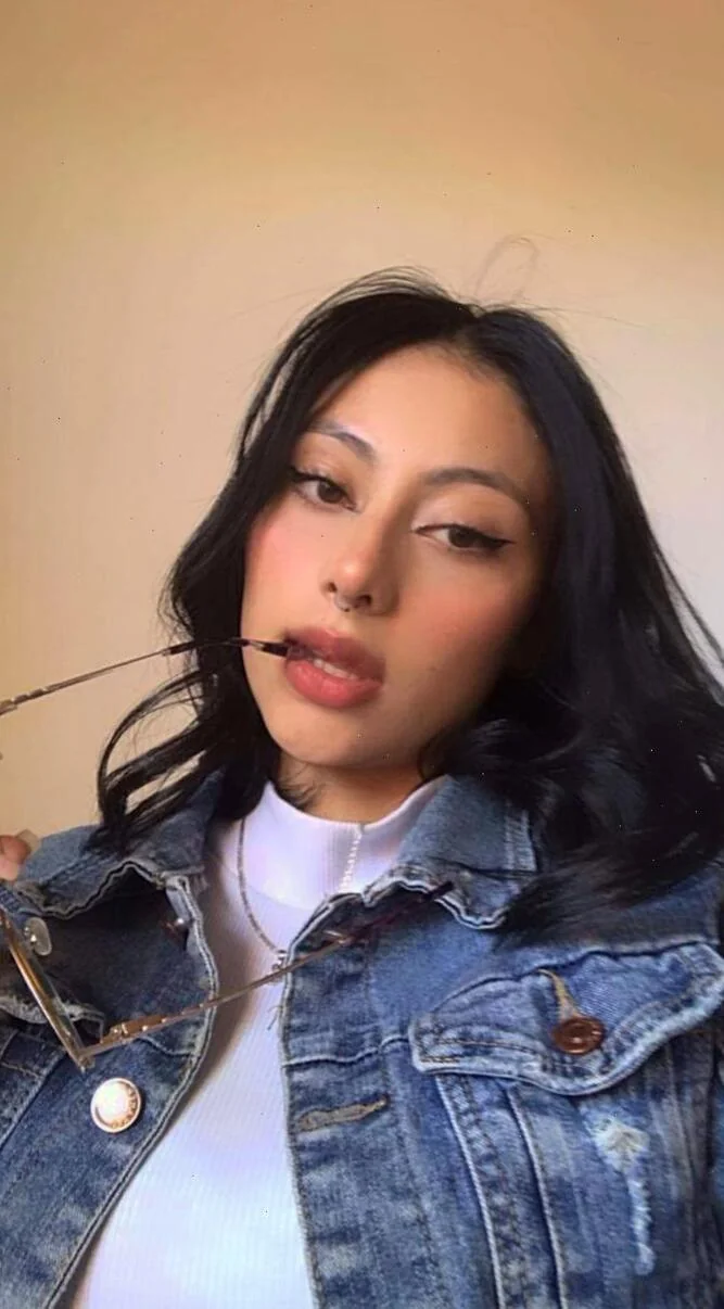 Do you think I look good in this picture? picture 1 of 1