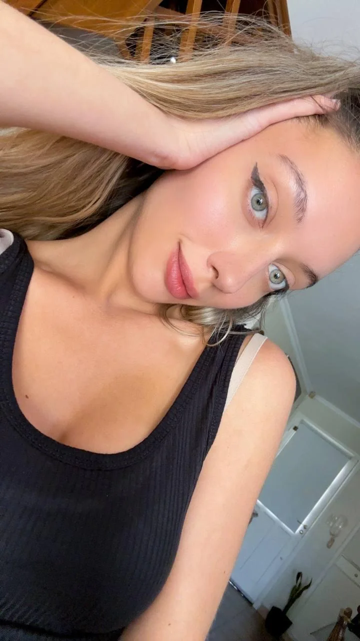 would you say hi if you saw me next door? picture 1 of 1