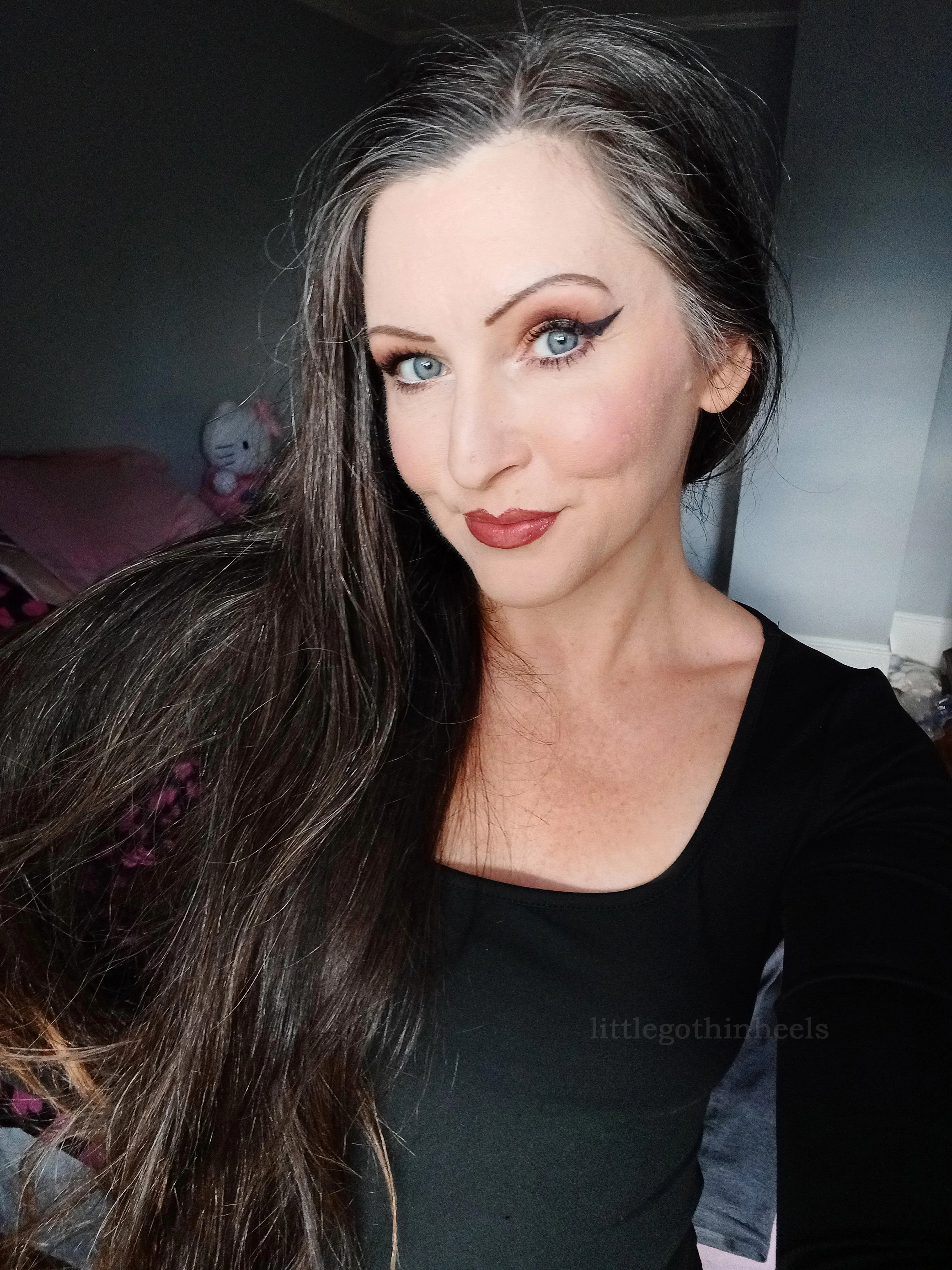 classy black top and simple hair picture 1 of 1