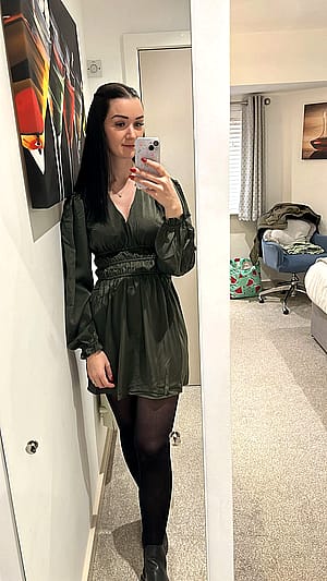 F26 am I hot 10/10?'