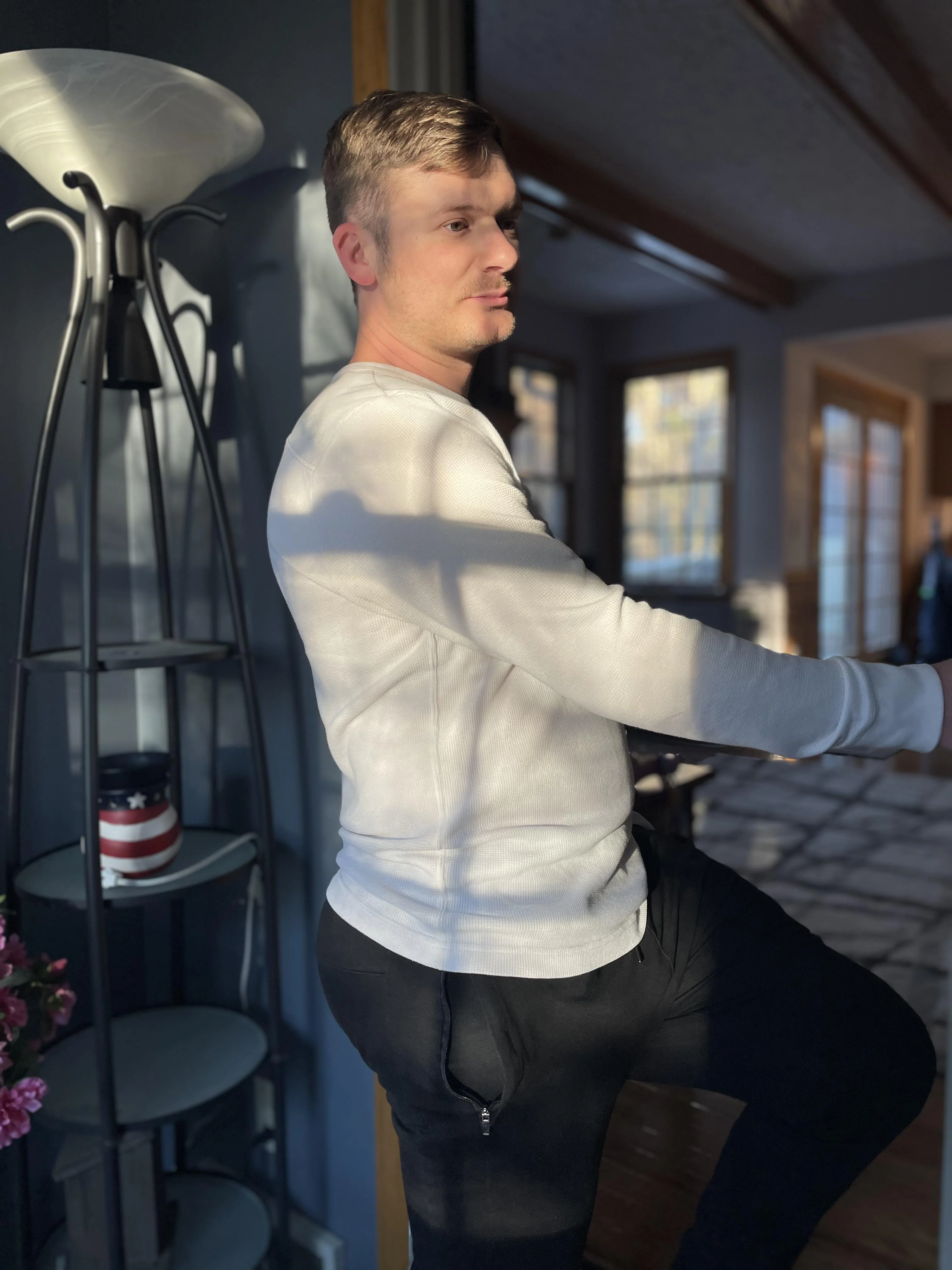 33M What Does Everyone Think? I’ve Never Had Much Confidence picture 1 of 1