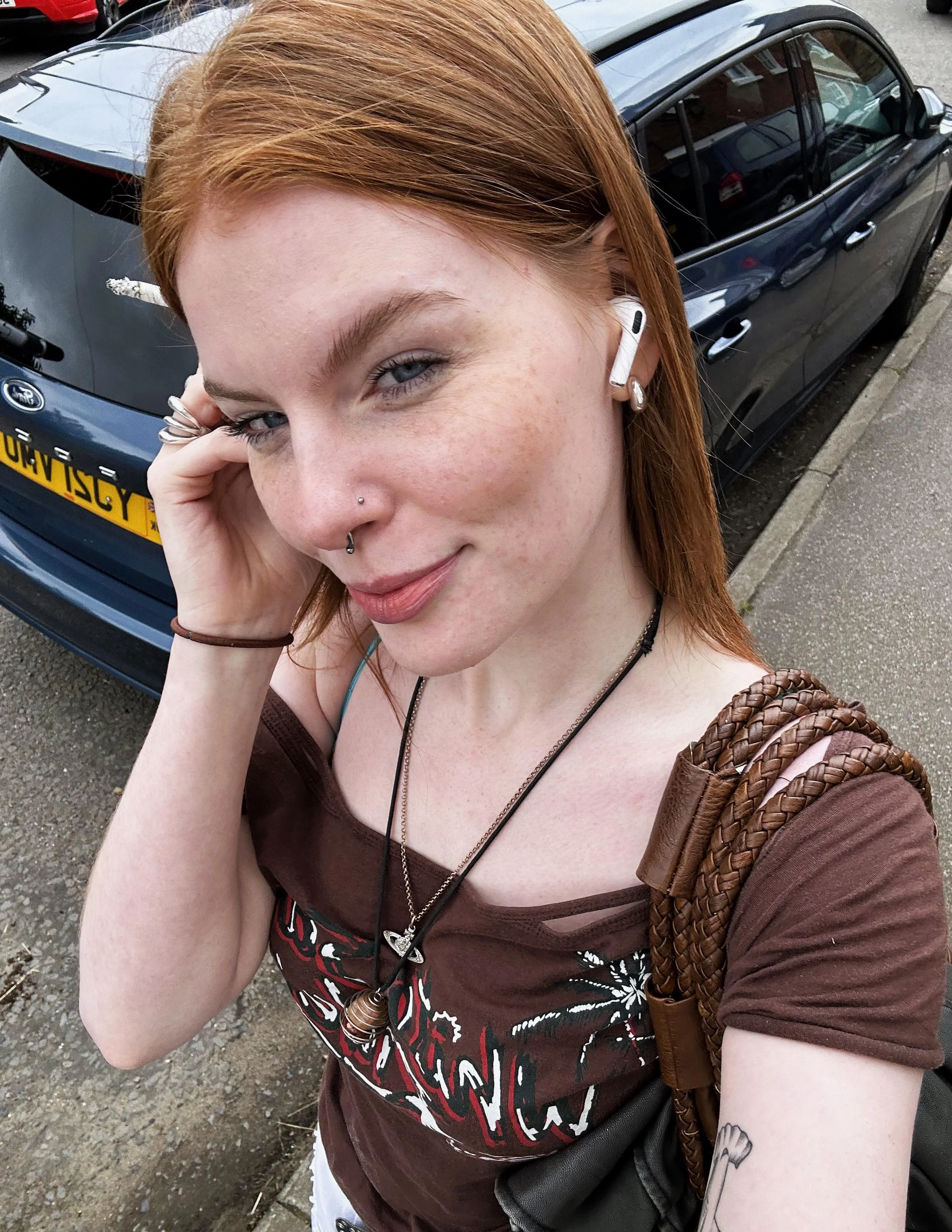 classy and demure at the same time :) picture 1 of 1
