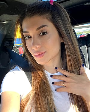 Am i hot without makeup?'