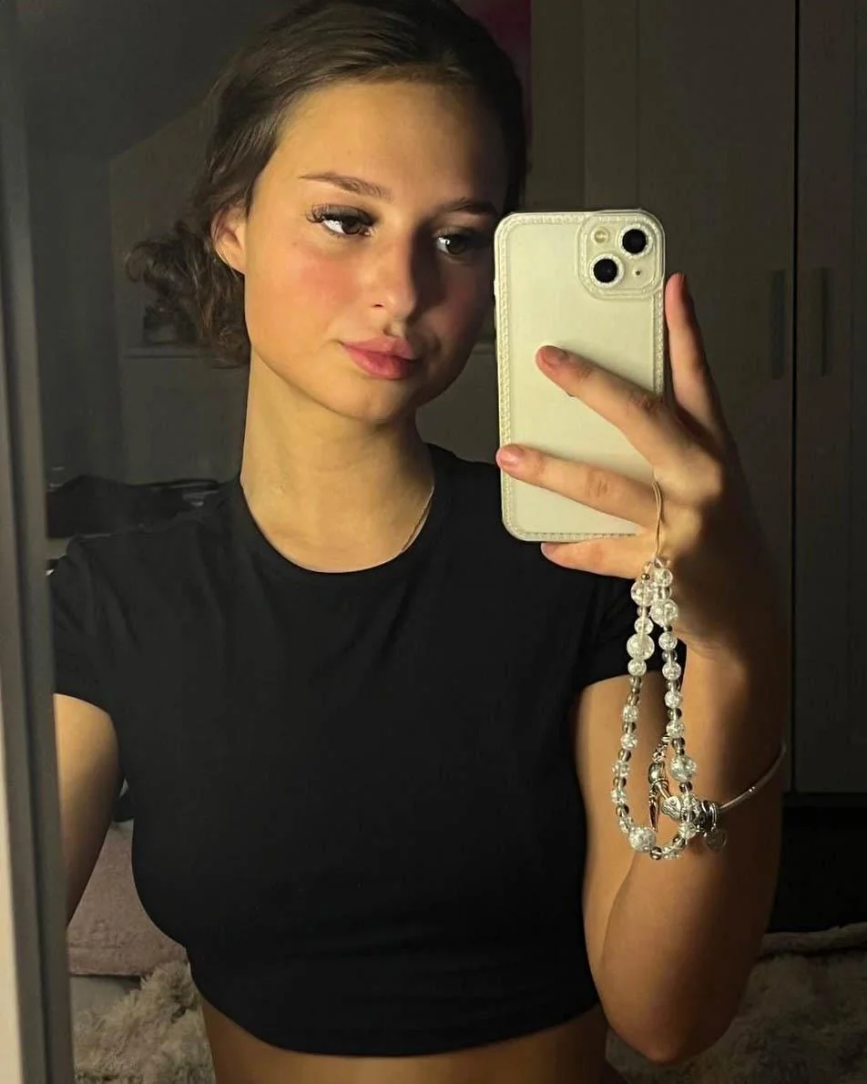 Am i hot? be honest picture 1 of 1