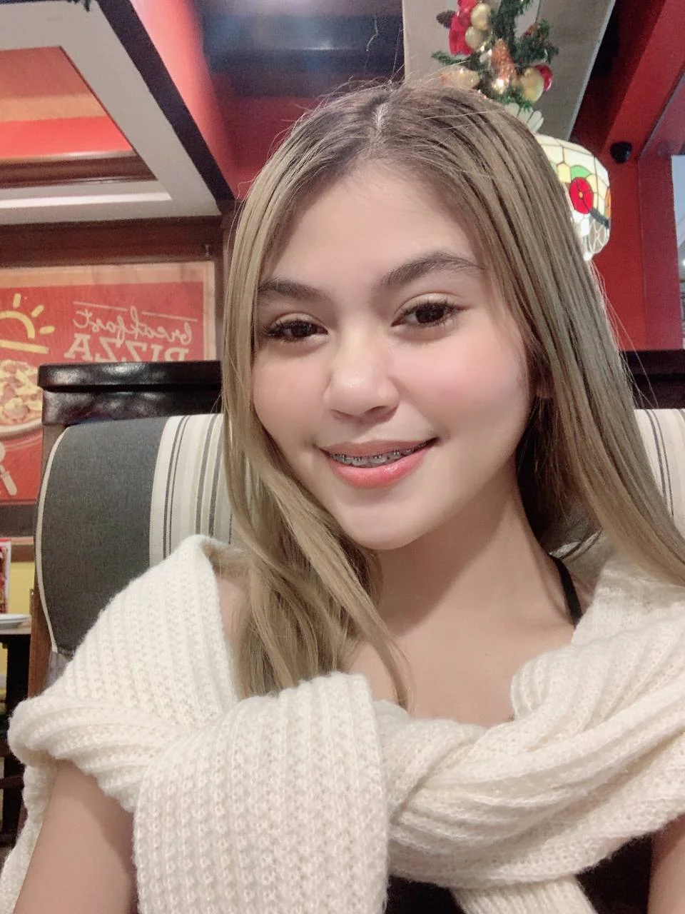 Do I look beautiful enough to be your girlfriend? picture 1 of 1