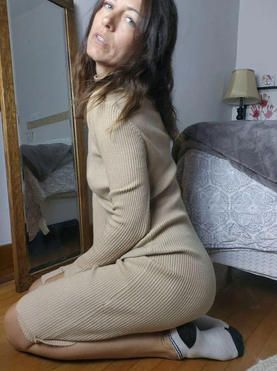 Classy and sassy—because being a mom doesn’t mean losing your style. picture 1 of 1
