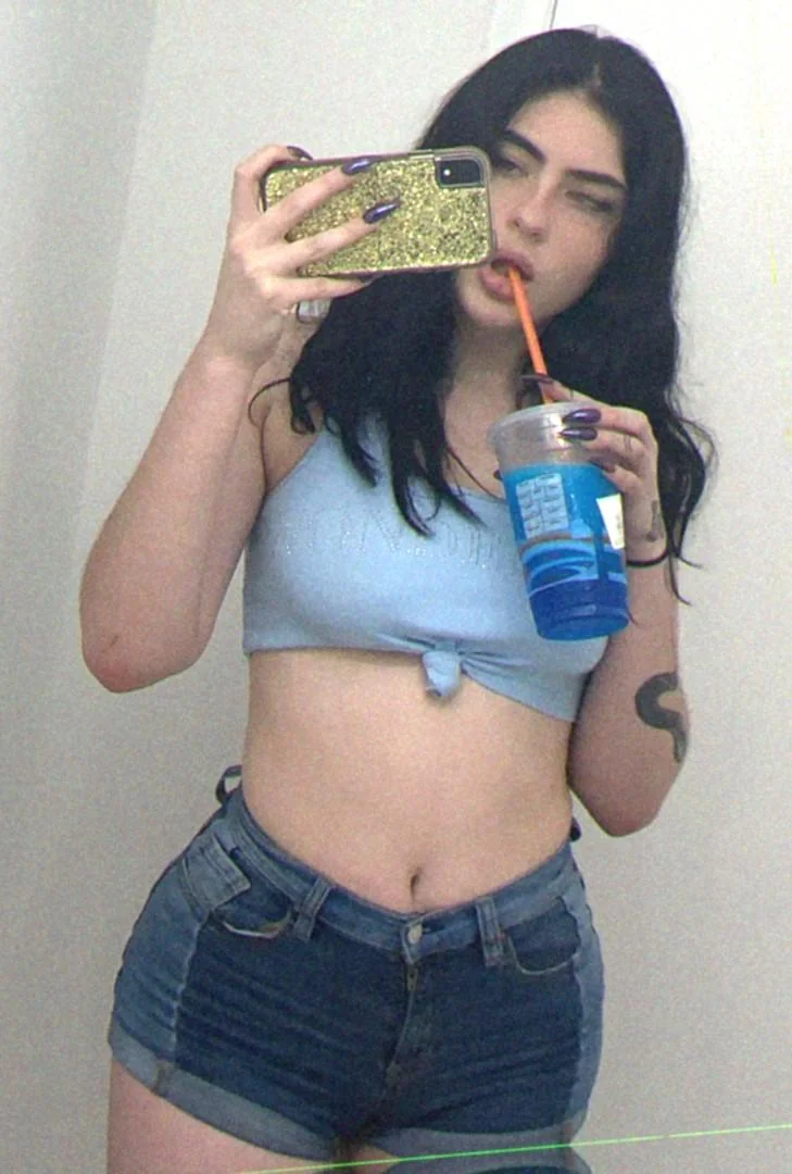 What do you think of my look today picture 1 of 1
