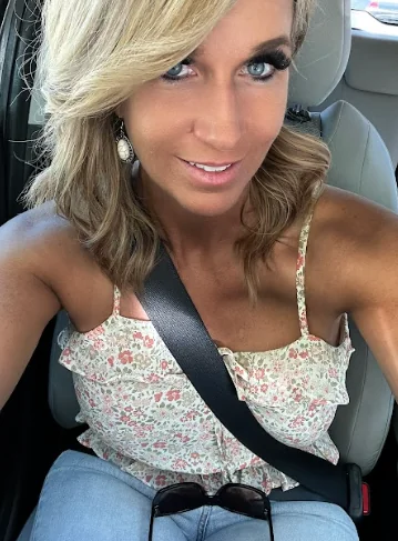 F29 do you think I'm the hottest girl you've ever seen here? picture 1 of 1
