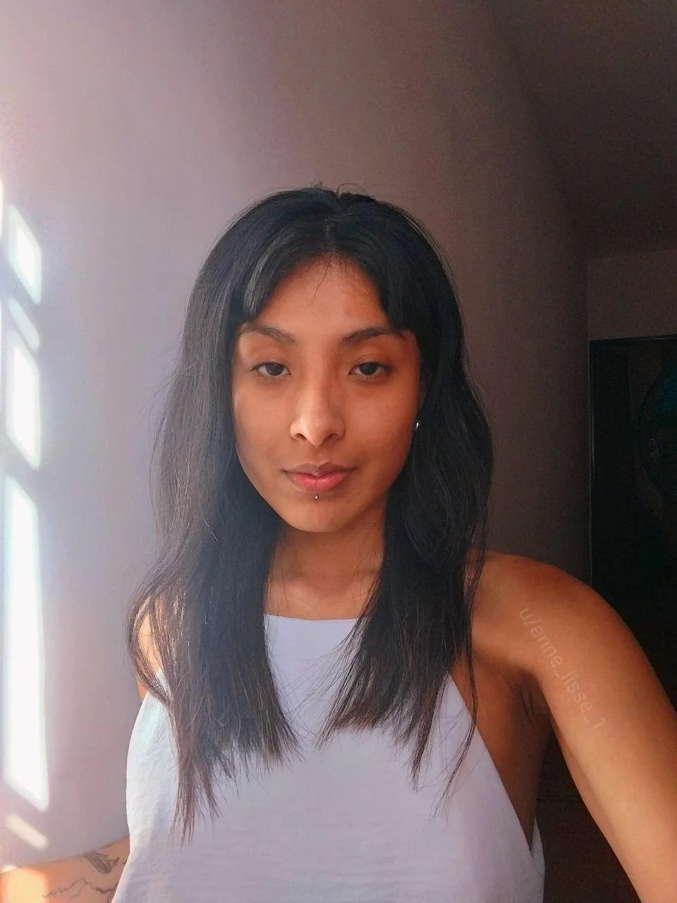 A new curly hairstyle is sexy picture 1 of 1