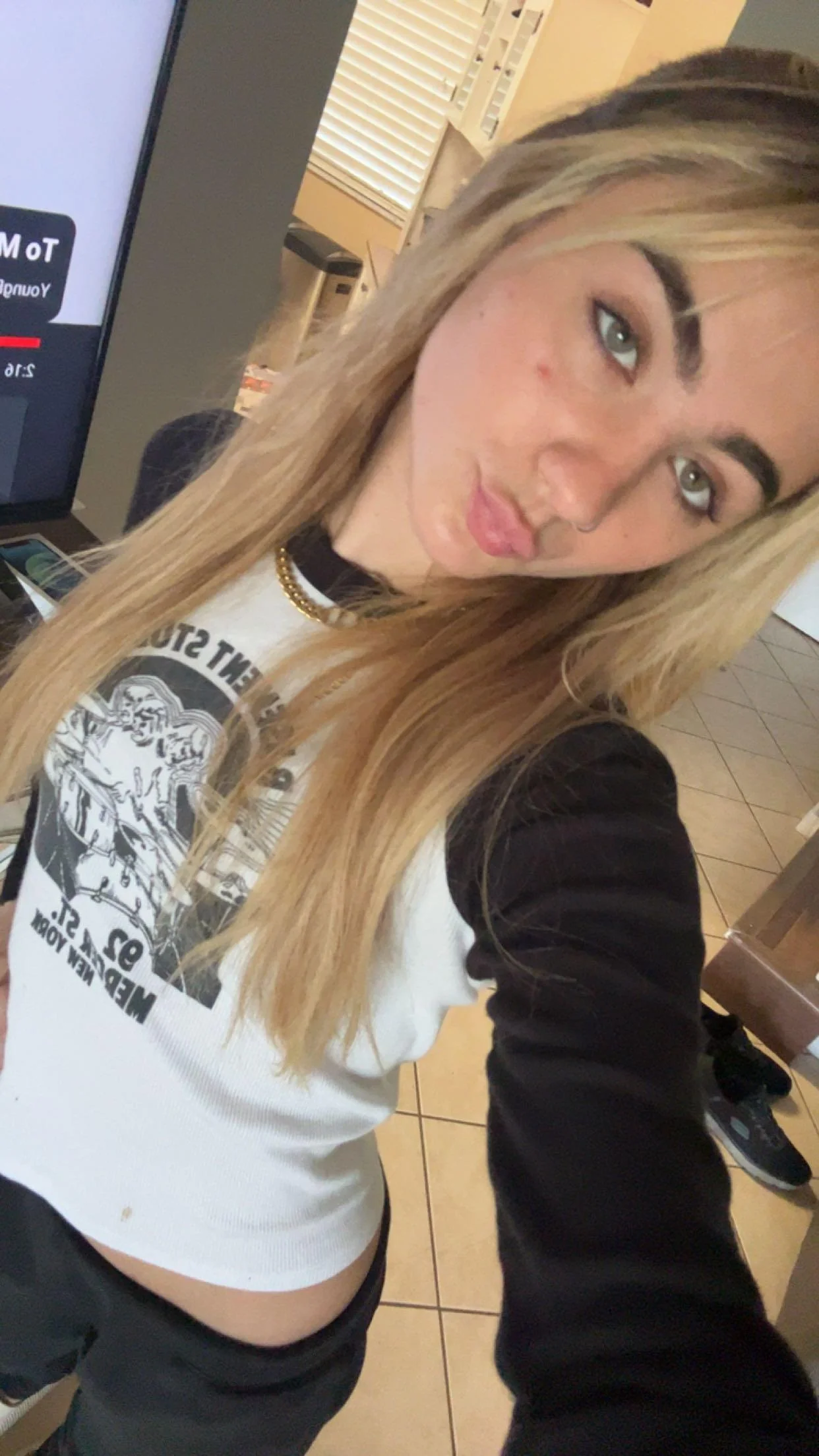 i can help u with your homework, im just right next to u 💕 picture 1 of 1