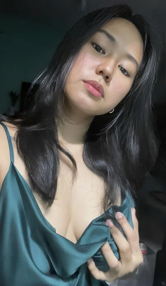 Am I hot enough ? 🙈🙊 picture 1 of 1