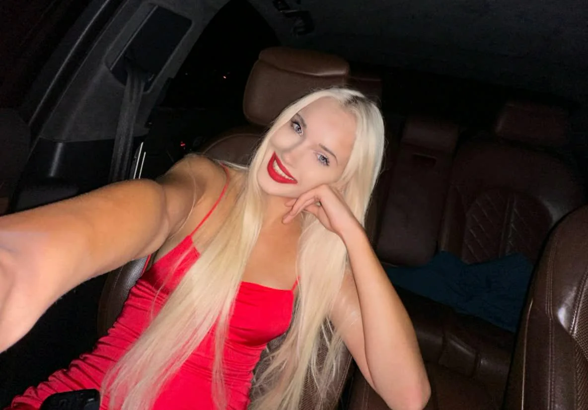 Absolutely love this dress, do i look cute? picture 1 of 1