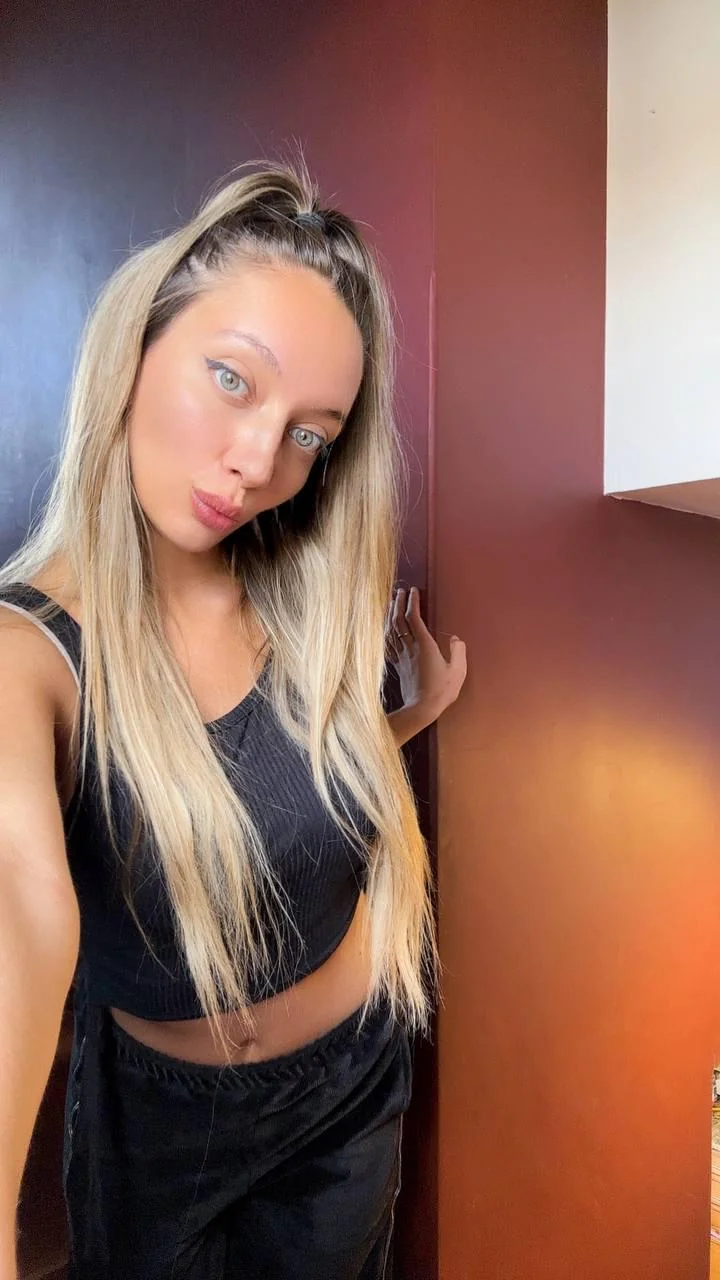 im a sexy blonde right? picture 1 of 1