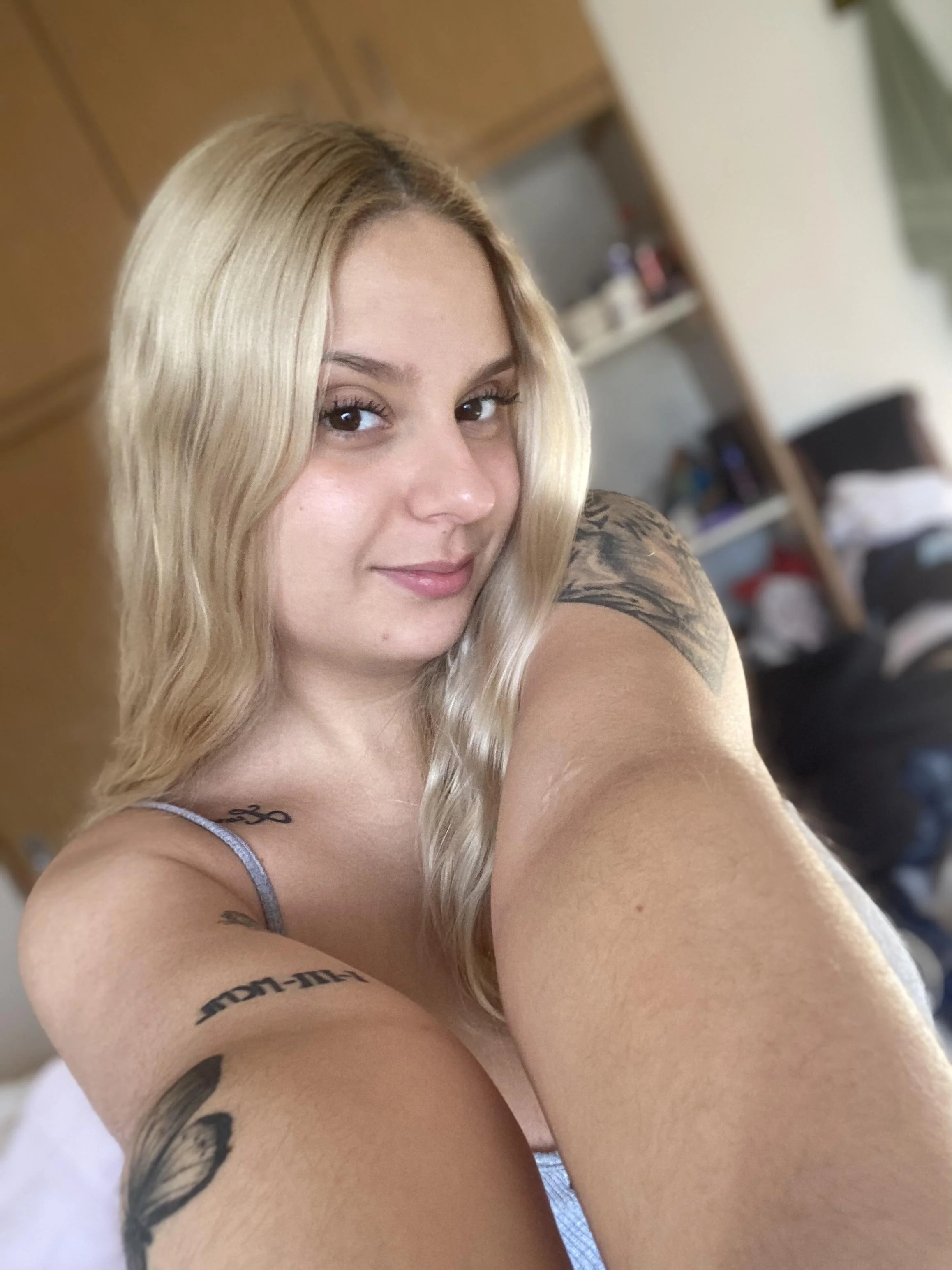 Just turned 19 and still looking for love…what would you do with me on our first date? picture 1 of 1
