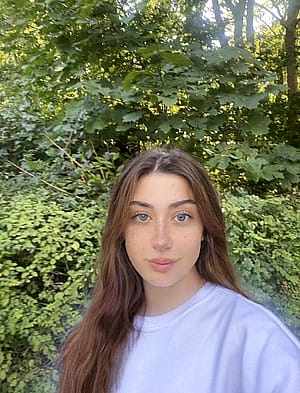 do i look hot with less makeup'