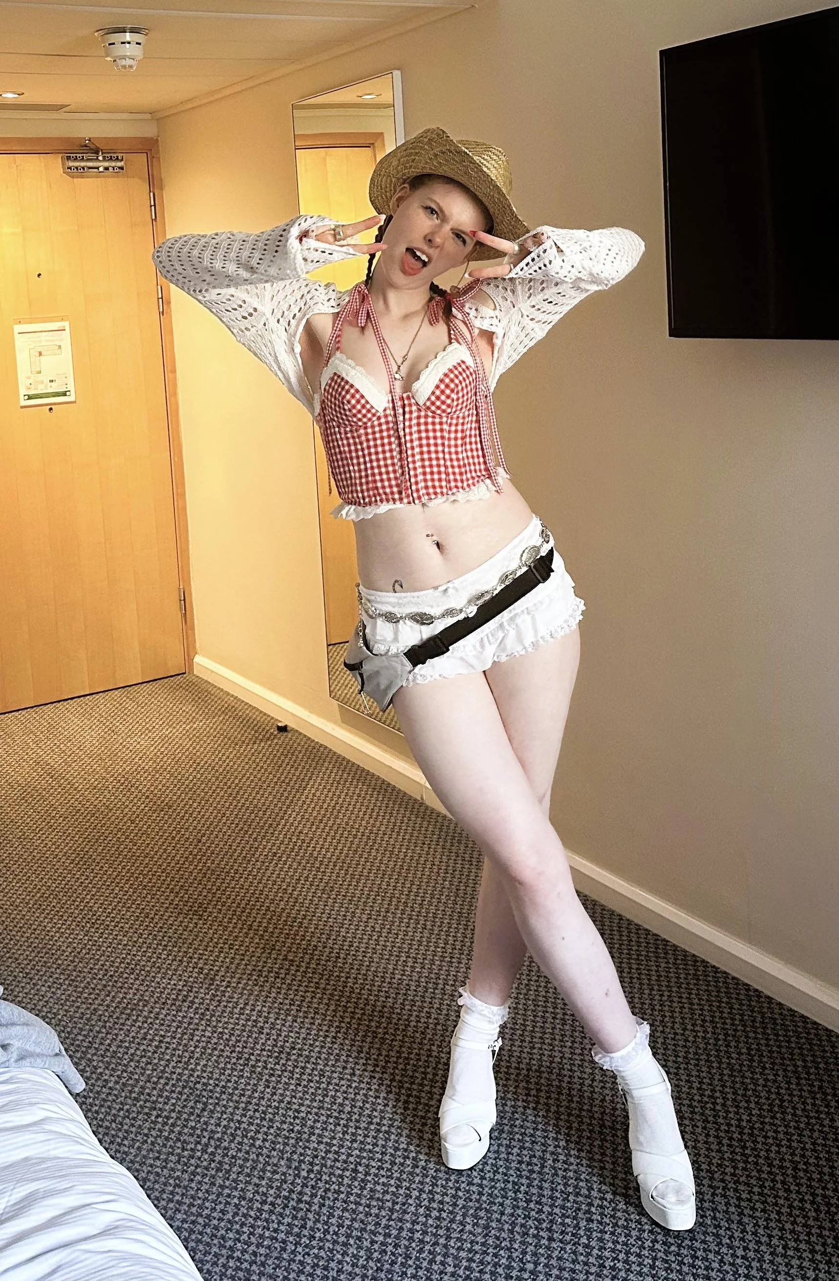 too sexy to hide these photos picture 1 of 1