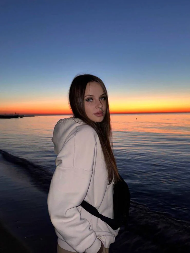 Do you consider I look sexy? picture 1 of 1