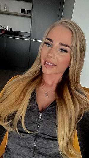 White girl beauty, but make it iconic'