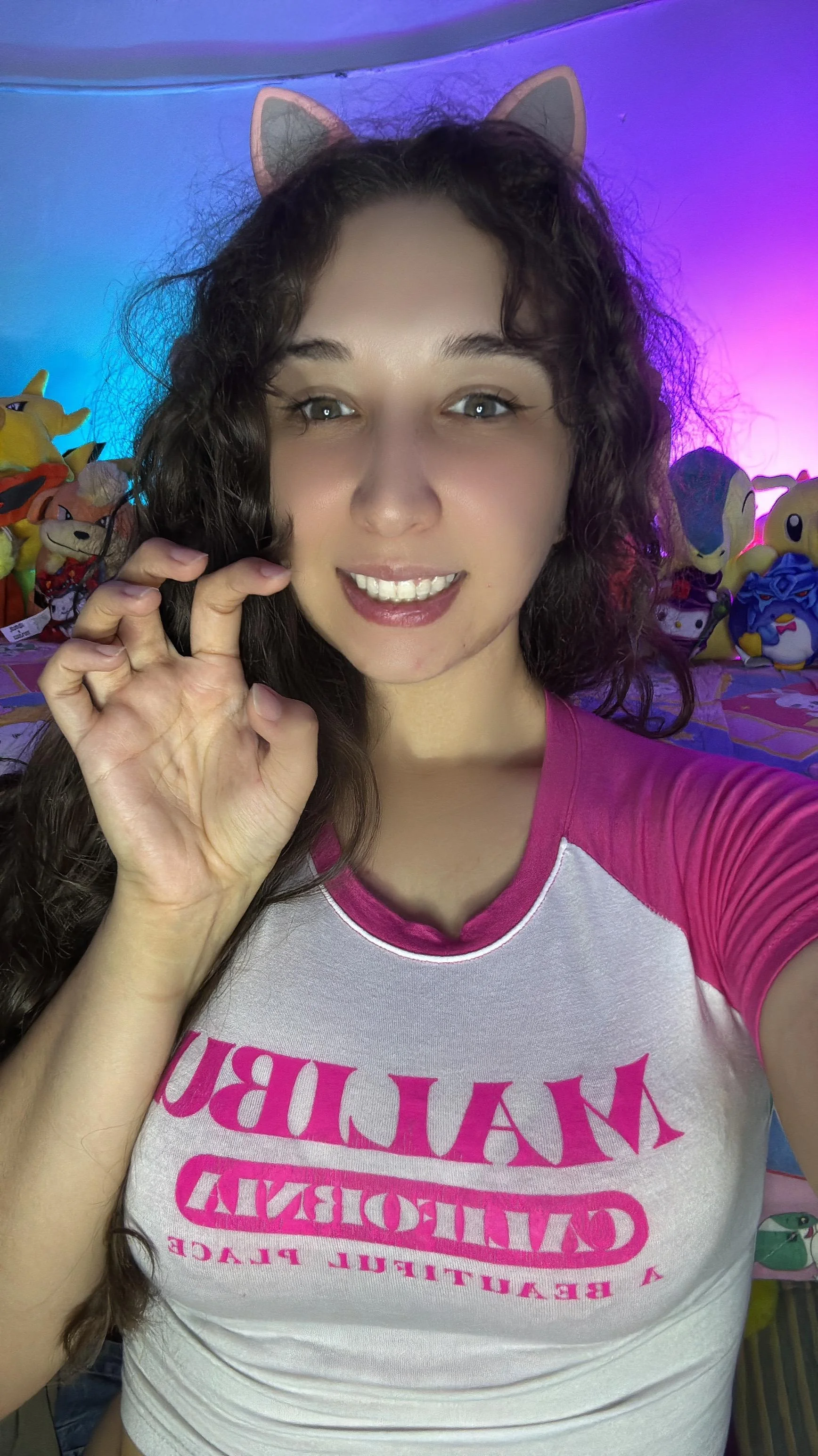 if you see me being geeky would u consider me hot? F19 picture 1 of 1