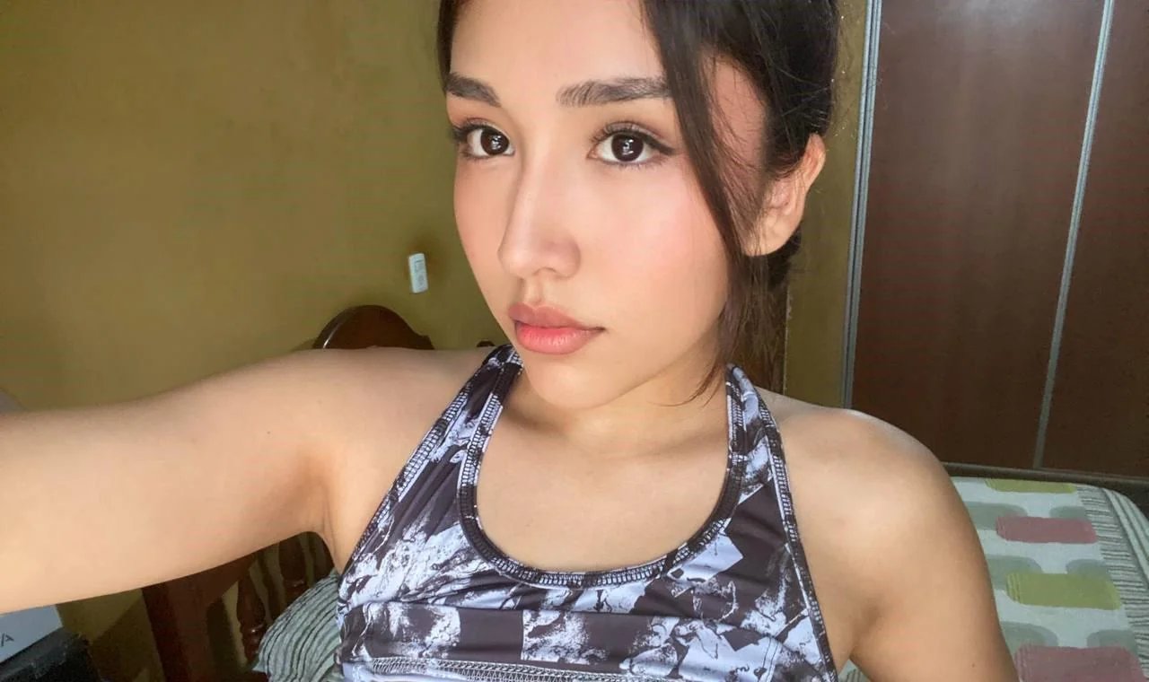 white girl without make up picture 1 of 1