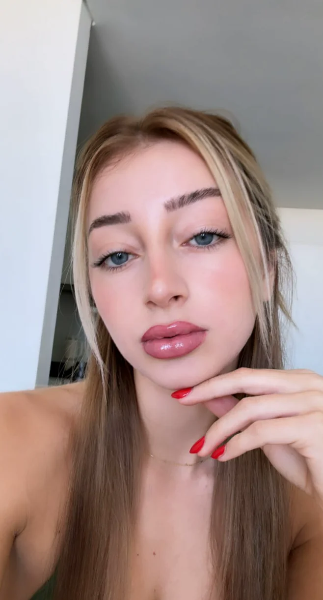 Feeling pretty in this shot. picture 1 of 1