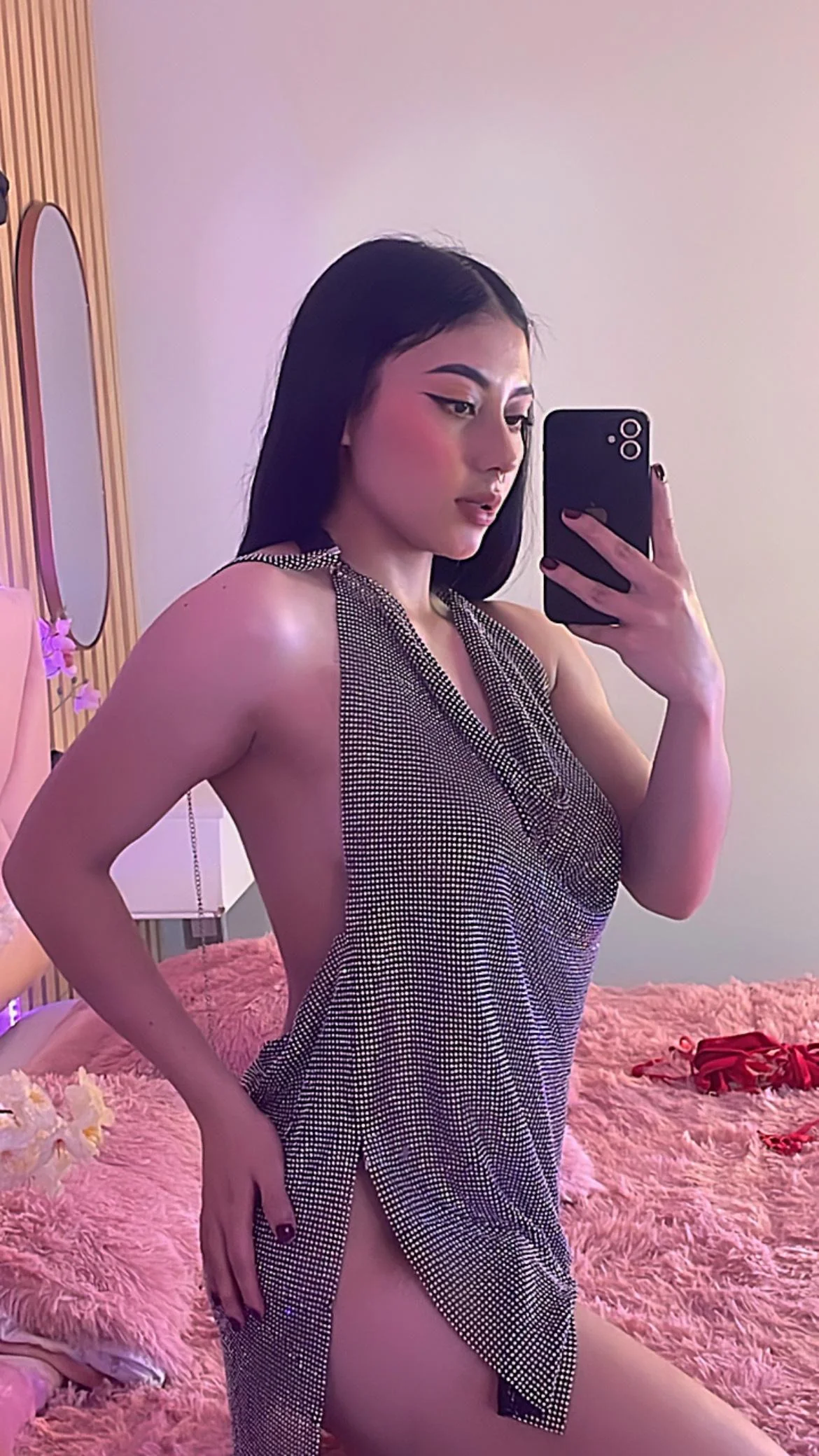 Just a small tease, ignore me picture 1 of 1