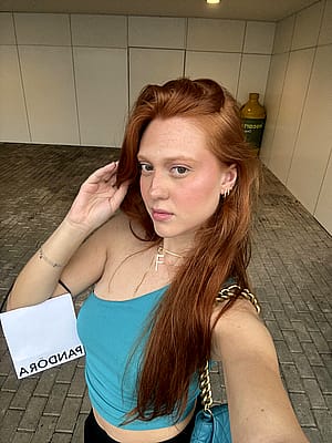 Do I look like a hottie to you? F18.'