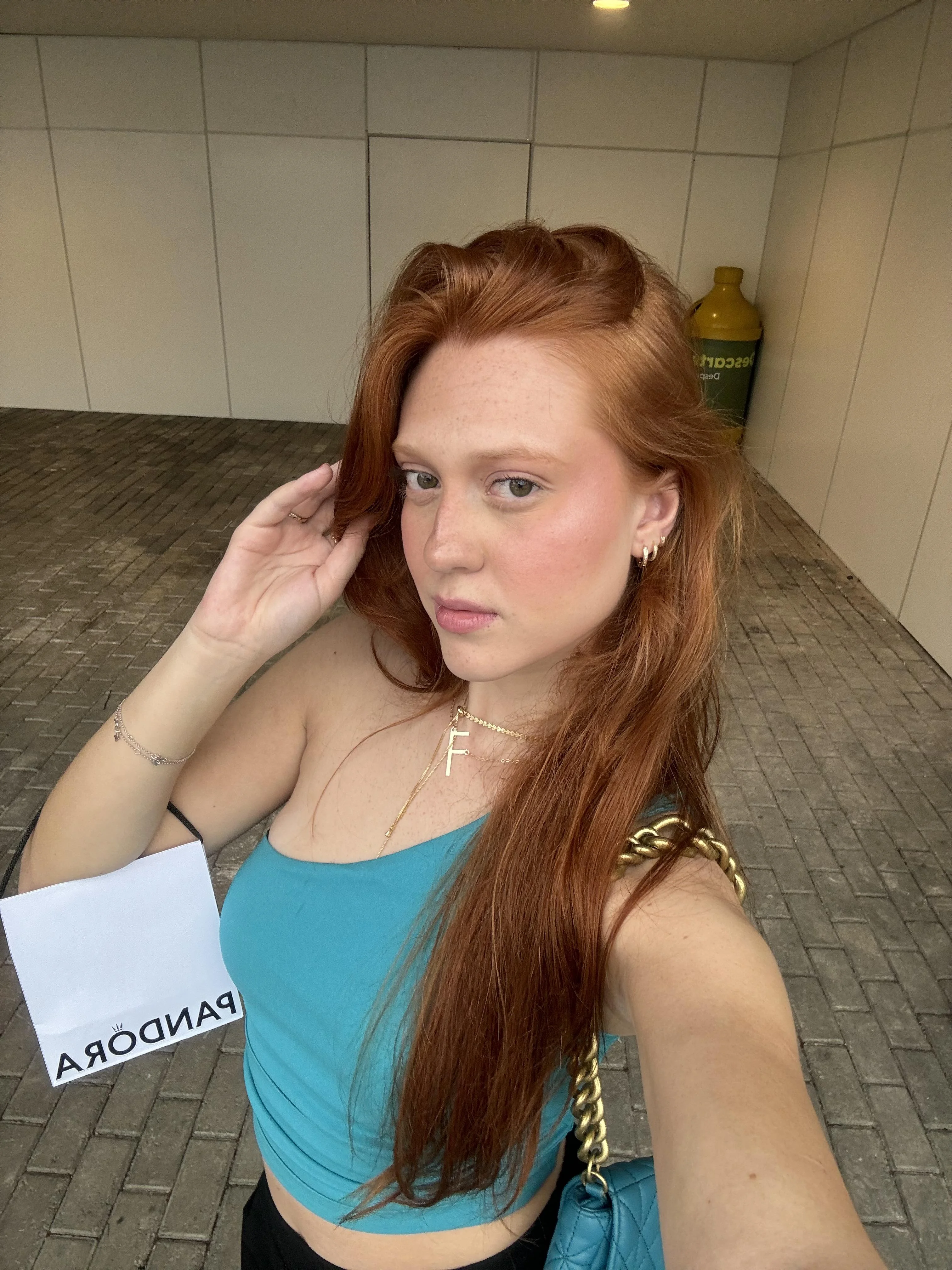 Do I look like a hottie to you? F18. picture 1 of 1