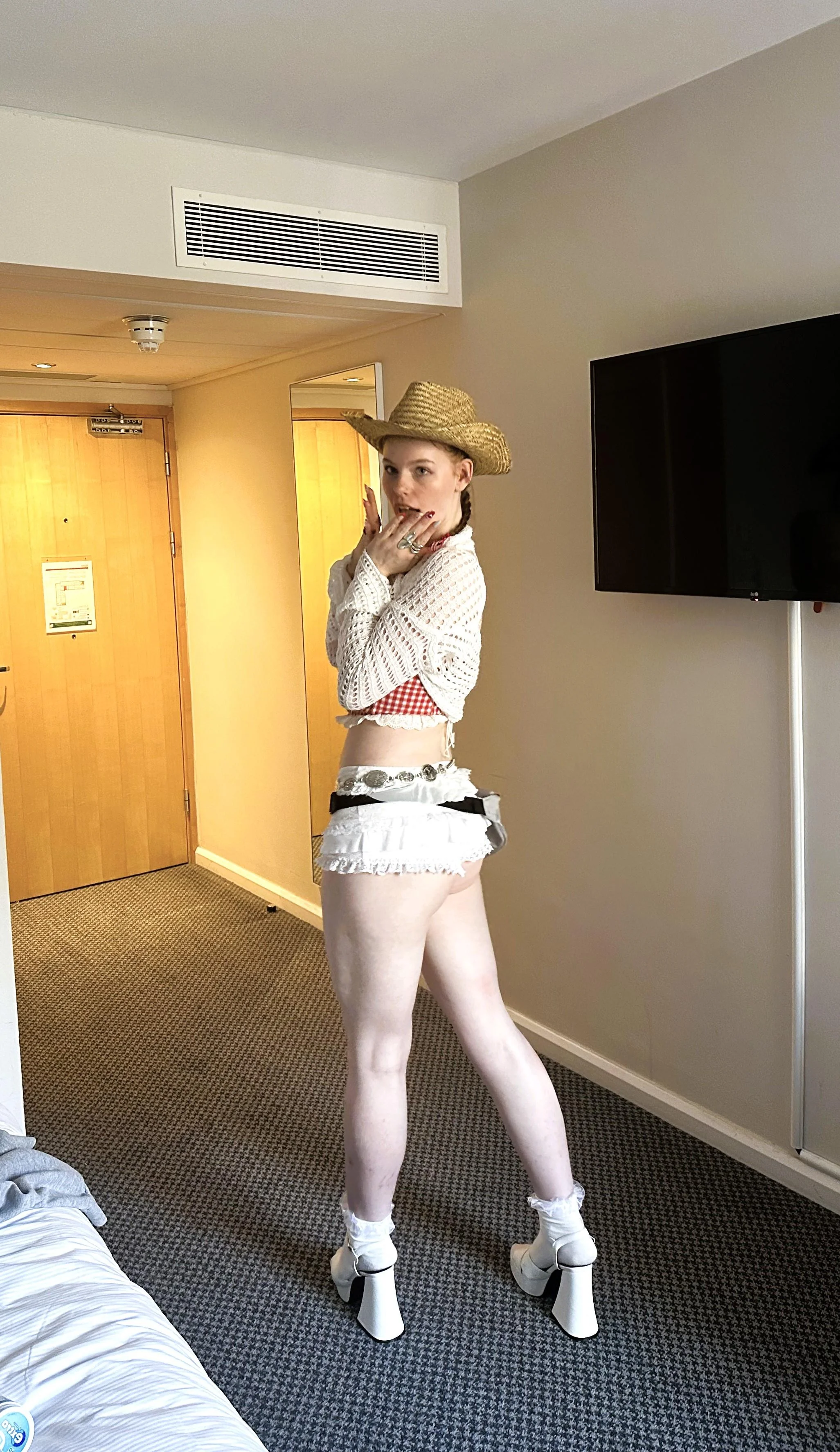 White girl in shock on how smooth her booty is picture 1 of 1
